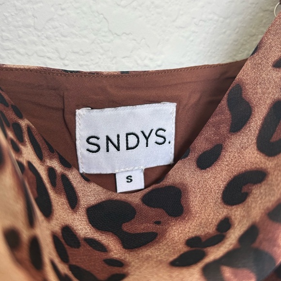 Elegant Leopard Print Maxi Dress - Picture 4 of 7